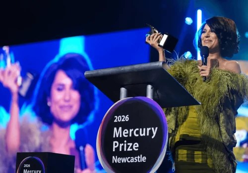 Raye wygrała Mercury Prize 2026. Pokonała Paula McCartneya, Florence + The Machine i Olivię Dean