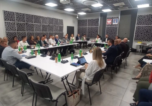 Radni znów bez porozumienia w sprawie statutu GOK. Co ze Świetlicą Wiejską w Chełmcu?