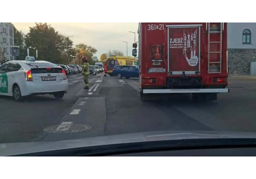 Potrącenie 17-latki w Koninie. Dziewczyna trafiła z obrażeniami do szpitala