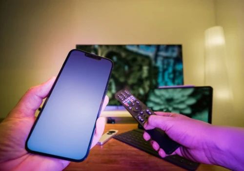 Jak połączyć iPhone’a z telewizorem (AirPlay i kabel)?
