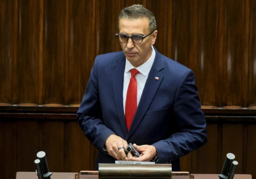 Nowa technologia w Sejmie. Poseł Sachajko czytał... z okularów