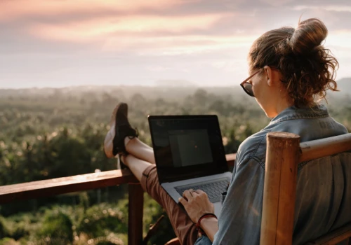 Home office przez 8 godzin, ale pracujemy tylko 5. Co robimy przez resztę dnia?