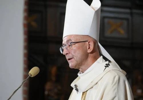 Abp Galbas apeluje: nie używajcie krzyża do walki politycznej