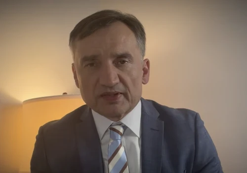 Ziobro wróci do Polski? PiS-owski uciekinier nie ma odwagi, TAK się tłumaczy. „Prezent dla Tuska”
