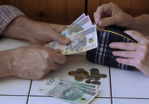 Jeden dokument może podnieść emeryturę. Wielu seniorów nie wie, że ma taką możliwość