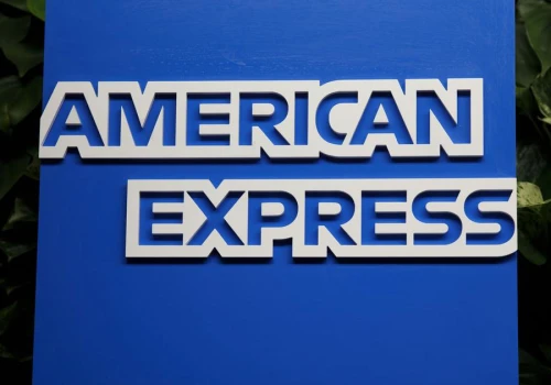 American Express tnie zatrudnienie o 5 proc. Zwalnianych ma zastąpić AI