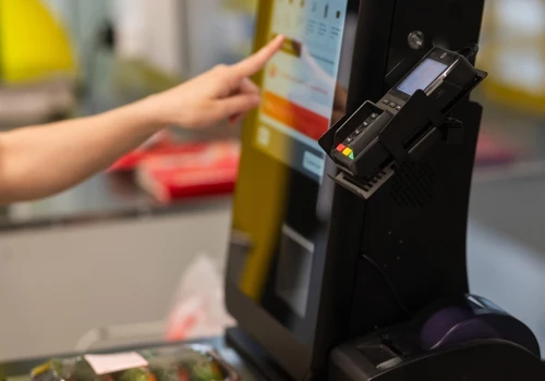 Kasy samoobsługowe podbiły nowy teren. Polska sieć jednak się ugina