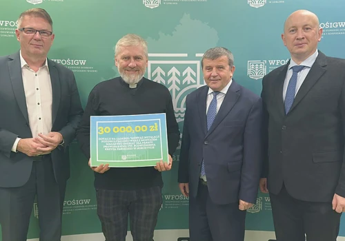 Parafia przechodzi na słońce