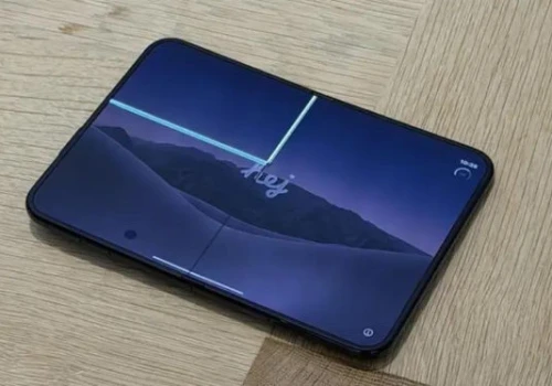 Składany iPhone już w sprzedaży. Są też pierwsze problemy
