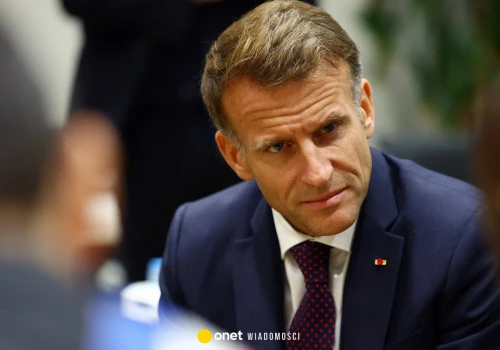 Prezydent Francji mówi o "punkcie zwrotnym Republiki". Emmanuel Macron pojechał do Trappes