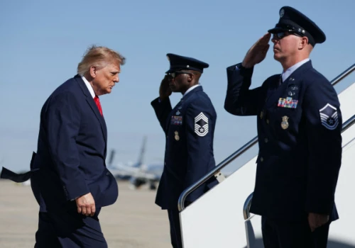 „Możemy zabrać im ropę”. Trump grozi Iranowi, USA redukują personel na Bliskim Wschodzie