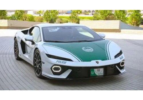 Policja z Dubaju ma nowe auto. To pierwsze takie Lamborghini