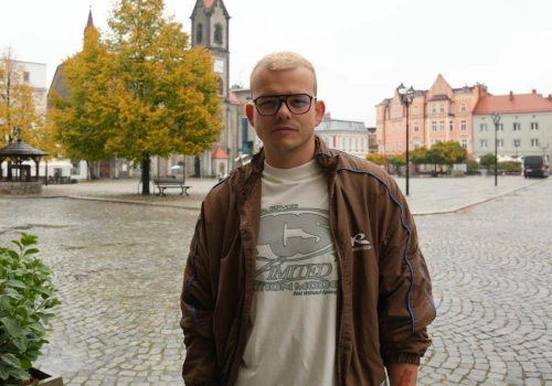 Franek Lakuna z Tarnowskich Gór wydaje debiutancki singiel „Zdmuchnij”