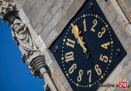 W ten weekend zmieniamy czas na zimowy. Pośpimy o godzinę dłużej