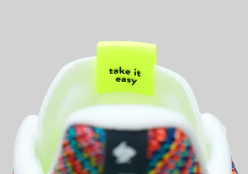 Wyglądają jak kultowe Nike sprzed dekady, ale mają zupełnie inne zadanie. Stawiają na komfort