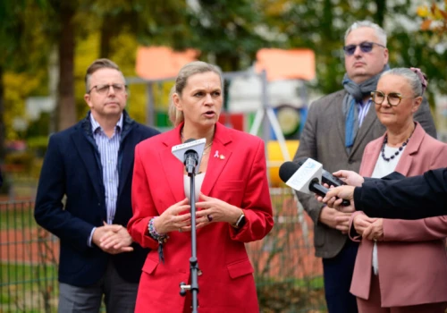 Nowe uprawnienia dyrektorów szkół i odejście Pełczyńskiej-Nałęcz. Barbara Nowacka w Łodzi