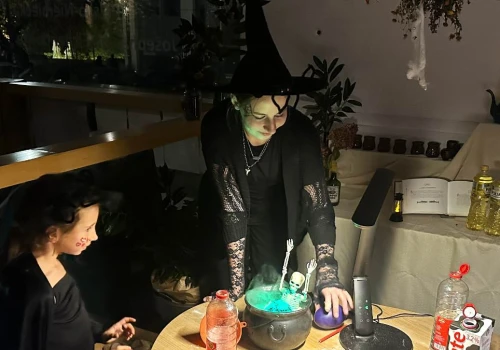 Tor przeszkód na miotle, czyli „Noc strachów” w bibliotece