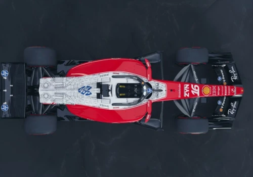 Verstappen wygrywa, ale Hadjar studzi emocje. „W Ferrari zwyciężyłby z większą przewagą”