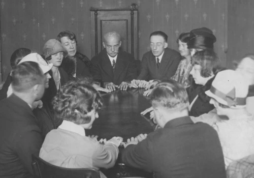 Halloween "be", tymczasem duchy wywoływał już Piłsudski. Międzywojnie spirytyzmem stało