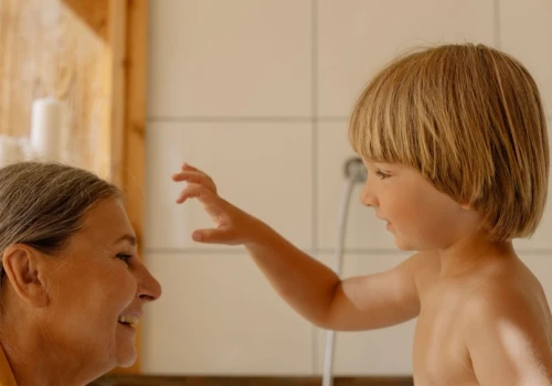 "U babci wolno, a mama znowu zabrania" – tak zaczyna się rodzinny konflikt. Rodzice mogą przerwać go bez awantury