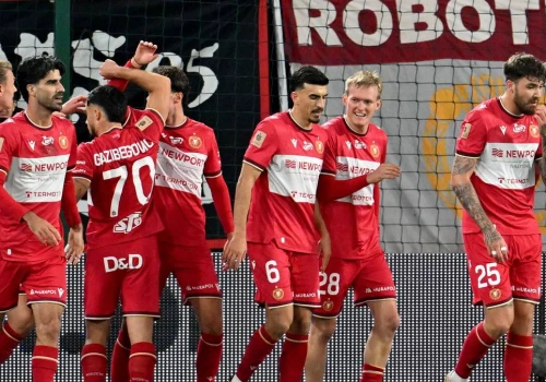 O co gra Widzew Dobrzyckiego? I za ile?