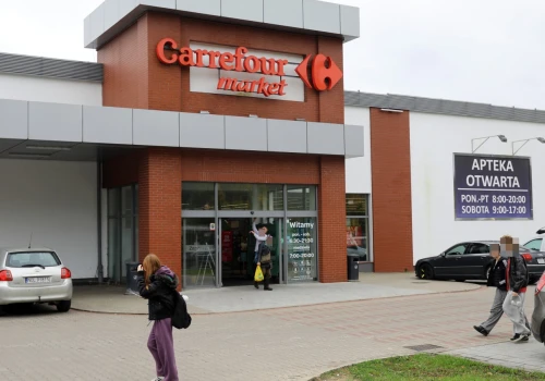 Spółka Carrefour szykuje zwolnienia grupowe. Ten market w Olsztynie na "czarnej liście"