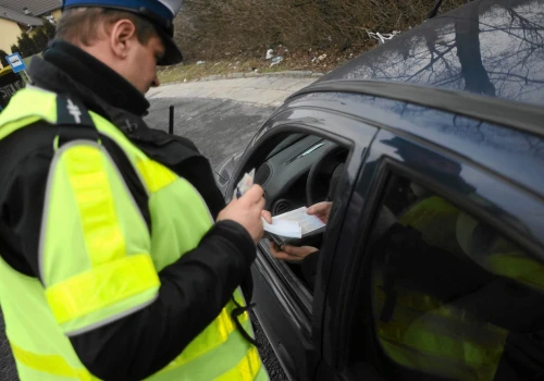 Mandat dla pasażera samochodu. Za te wykroczenia grozi nawet 5000 zł kary