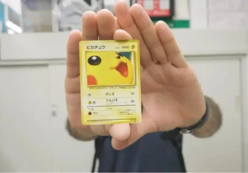 Karty Pokémon przeleżały 15 lat na strychu. Emeryt z Anglii sprzedał je za 1,56 milionów funtów