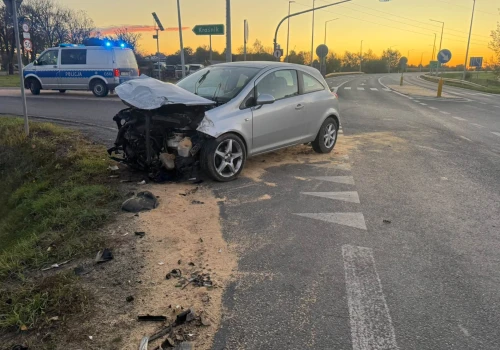 Wsiadła za kierownicę po pijanemu. 24-latka doprowadziła do zderzenia z Volkswagenem