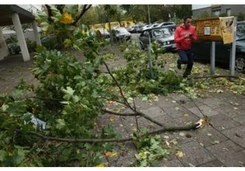 Potężny orkan zbliża się do naszych sąsiadów. Już są ranni