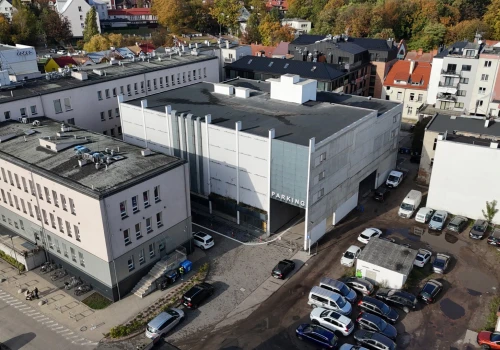 Świnoujście. Miato przejęło niedokończony parkingowiec przy ul. Bema