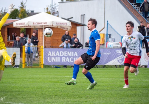 Sędzia temperował ich zapędy kartkami, Racibórz golami. Unia Racibórz wygrywa derby z imienniczką