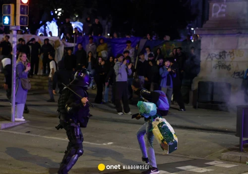 Demonstracje w Barcelonie zamieniły się w zamieszki. Są zniszczenia i zatrzymani