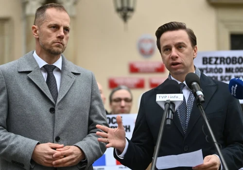 W Polsce zwolnienia! Korporacje wolą Hindusów