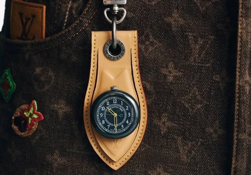 Ceramiczna koperta i koronka. Louis Vuitton wraca do szalonego pomysłu z lat 80.