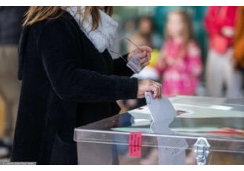 Zaczęło się referendum w dużym mieście. Dostaną dwie karty