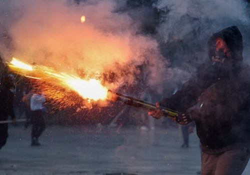 Protesty na ulicach w Europie. Setki tysięcy ludzi wyszły na ulice, były starcia z policją
