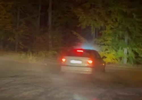 Nocne popisy i szybki koniec jazdy. 21-letni driftier w BMW stracił prawo jazdy!