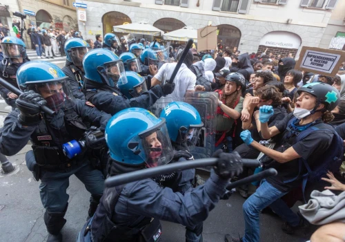 Włochy ogarnęły masowe protesty! 380 zatrzymanych, policja użyła siły