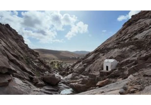 Barranco de las Peñitas na Fuerteventurze: szlak, kaplica i skalny łuk