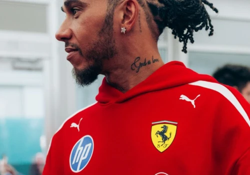 Hamilton wskazał największą słabość Ferrari. „Z taką mocą walczylibyśmy o pierwszy rząd”