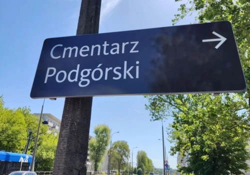 Krakowskie cmentarze zmieniają godziny otwarcia