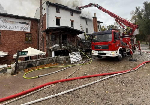 Płonie restauracja w Bytowie. Na miejscu 15 zastępów straży