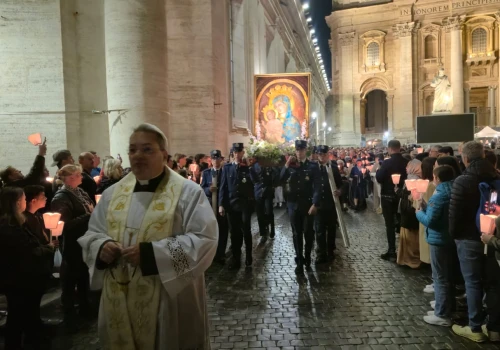 Watykan: Polacy na różańcu w intencji papieża i pokoju na świecie