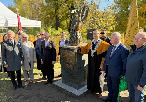 Pierwszy w Polsce pomnik przedsiębiorczości w Starachowicach