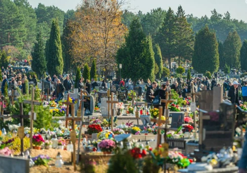 Parafia Opatrzności Bożej przedstawiła porządek uroczystości na radomskich cmentarzach