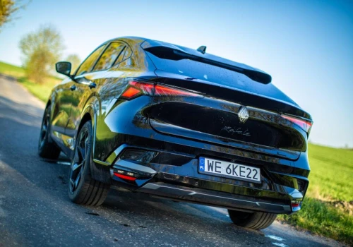 Nowy Renault Rafale za 163.100 zł. 300 KM i 4×4 od 207.900 zł