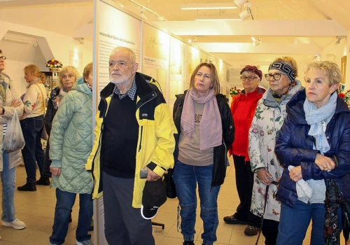 Deszczowa wycieczka słupeckiego UTW