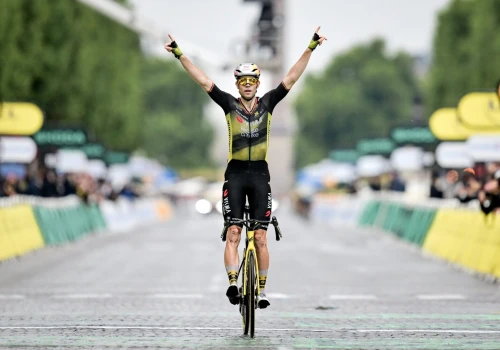 Geraint Thomas: „Po co neutralizować wyścig na trzy rundy do końca? Tylko dlatego, że to Paryż?”