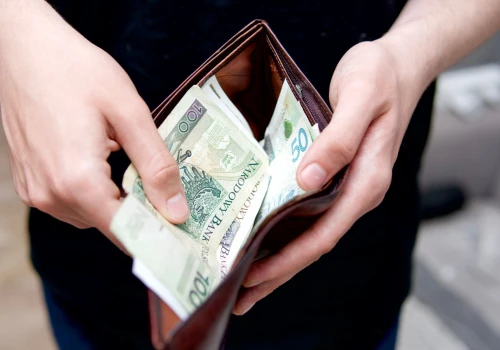 Nowe zasady od października. 1000 zł miesięcznie dla większej grupy osób